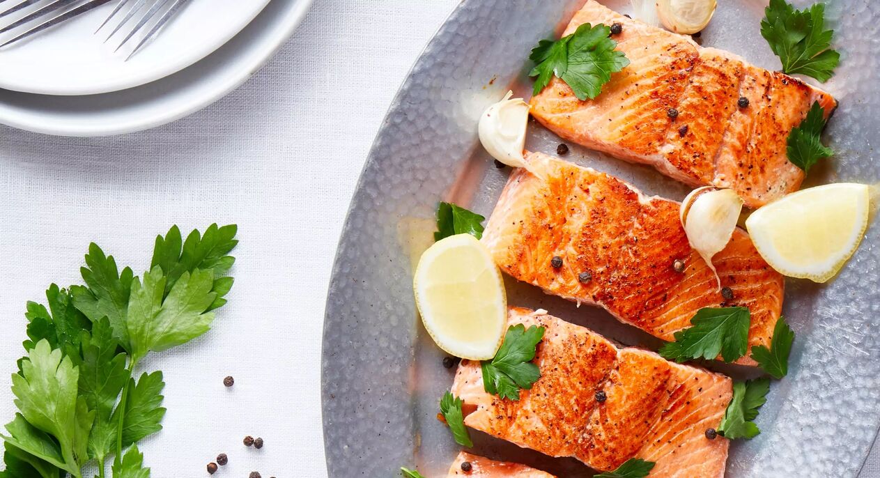 Salmon steak in protein diet
